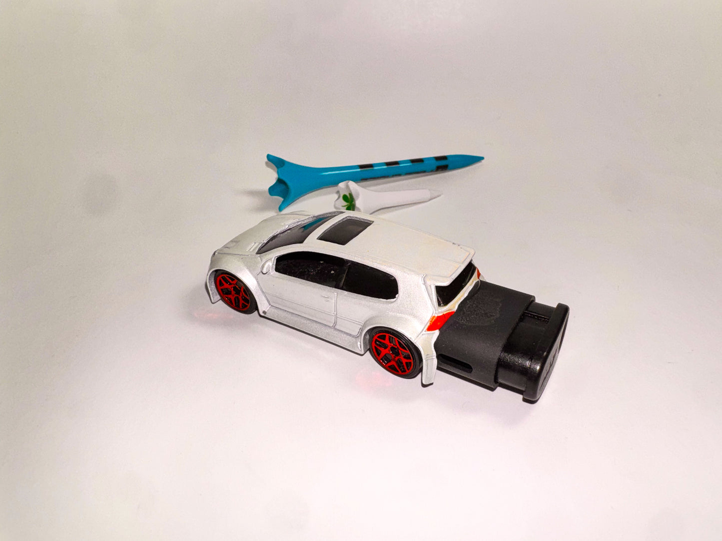 Volkswagen Golf GTI Refillable Lighter + Free Golf Tees