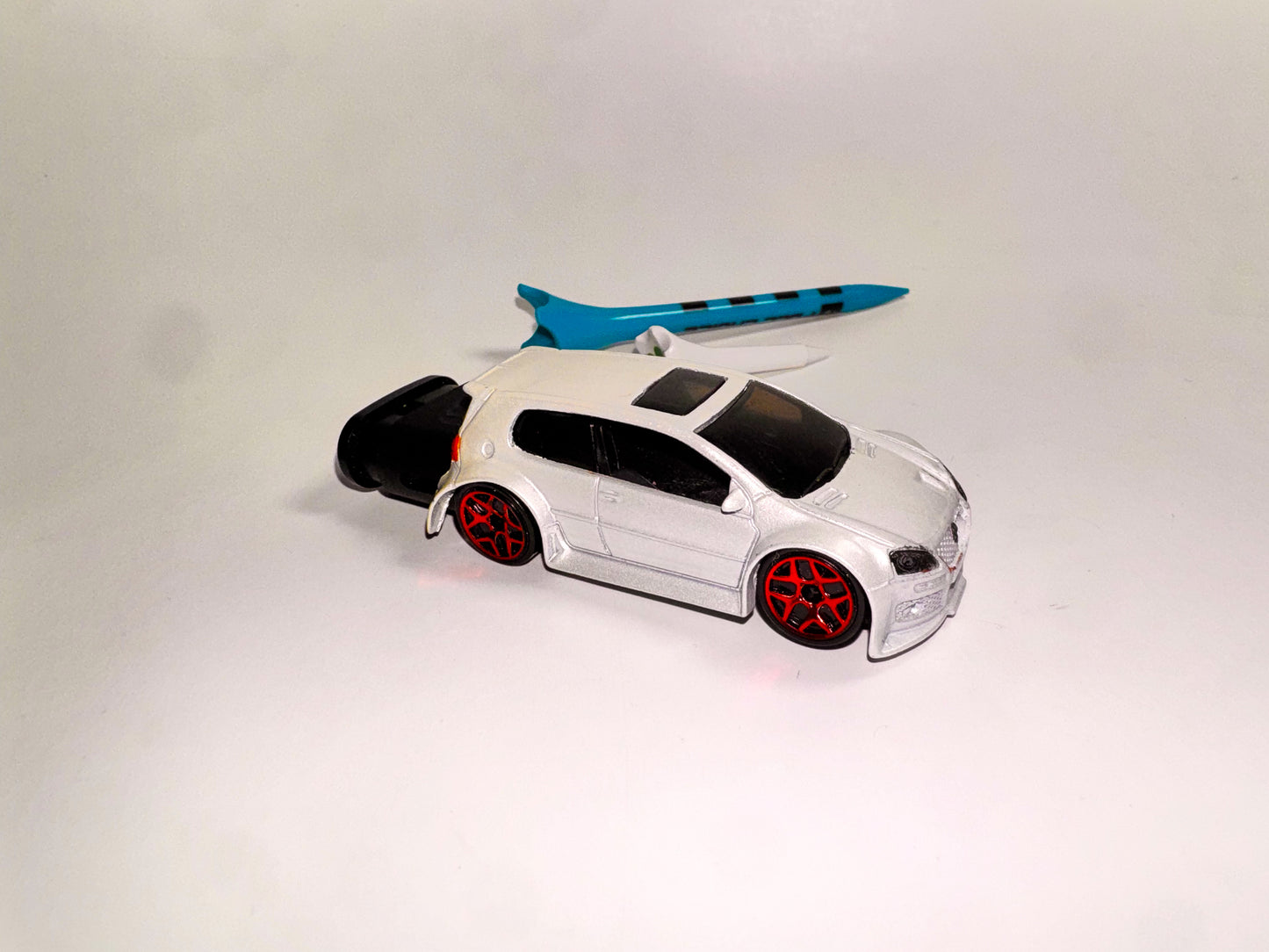 Volkswagen Golf GTI Refillable Lighter + Free Golf Tees