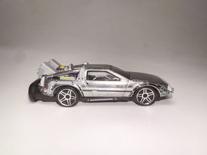 Back To The Future Time Machine: DeLorean Refillable Lighter